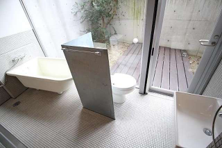 Illustration for article titled Japan's Crappiest Apartments